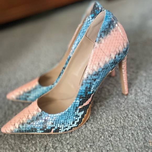 Snakeskin heels - Picture 2 of 4